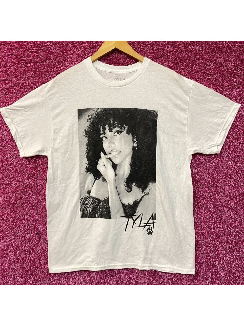 Tyla We Wanna Party Album Poster T-Shirt Medium